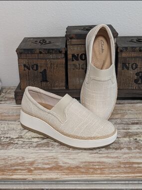 Clarks Layton Petal Stripe Cream Silver Woven Flatform Slip Ons Sz 7W